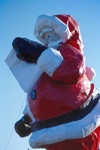 Alaska - North Pole: fake Santal Klaus statue - photo by F.Rigaud