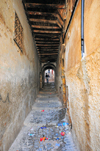 Alger - Algrie: rue du Diable - escaliers dans un tunnel sale - Casbah d'Alger - Patrimoine mondial de lUNESCO - photo par M.Torres