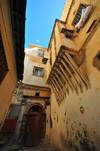 Algiers / Alger - Algeria: picturesque alley and balcony supported by wooden brackets - Kasbah of Algiers - UNESCO World Heritage Site | impasse pittoresque et oriel sur corbeaux de bois - Casbah d'Alger - Patrimoine mondial de lUNESCO - photo by M.Torres