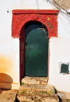 Alger - Algrie: porte mauresque - vert et rouge - Casbah d'Alger - Patrimoine mondial de lUNESCO - photo par M.Torres