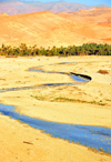 Biskra, Algeria / Algrie: Oued El Abiod - zigzaging stream on the wadi - photo by M.Torres | Oued El Abiod - zig-zag