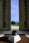 Azerbaijan - Baku: monument on Martyrs' Lane - fire vase - from inside - Shahidlar Hiyabany - photo by M.Torres