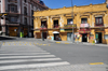 La Paz, Bolivia: zebra crossing and dilapidated colonial building - eastern corner of Plaza Murillo - Calles Bolivar and Ballivin - photo by M.Torres