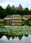 Brittany / Bretagne - 35270 Combourg  (Ille-et-Vilaine dep.): castle and pond (photo by Rui Vale de Sousa)