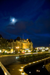 Victoria, BC, Canada: Empress Hotel, Government Street facing the Inner Harbour - nocturnal view - architect Francis Rattenbury - chteau-style - photo by D.Smith
