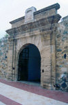 Ceuta: San Luis gate - the Portuguese fortress - European Union in Africa / Porta maneirista na fortalesa Portuguesa - Porta de So Luis / Puerta de San Luis - photo by M.Torres