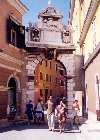 Croatia - Rovinj: town gate (photo by M.Torres)