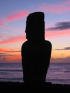 Moai (Ilha da Pascoa, Isla de Pascua) : sunset - Unesco world heritage site - photo by Roe Eime)