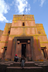 Lalibela, Amhara region, Ethiopia: Bet Giyorgis rock-hewn church - entrance - UNESCO world heritage site - photo by M.Torres
