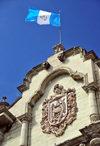 Ciudad de Guatemala / Guatemala city: National Palace of Culture - Guatemalan coat of arms and flag - photo by M.Torres