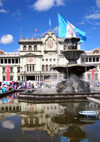Ciudad de Guatemala / Guatemala city: fountain on Parque Central and the National Palace of Culture - corazn del casco histrico - Palacio Nacional de la Cultura - photo by M.Torres