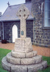 Channel islands - Guernsey / GCI: Torteval - Celtic / Keltic cross - war memorial (photo by M.Torres)