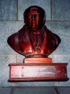 Channel islands - St. Peter Port: bust of Daniel de Lisle Brock - bailiff of Guernsey (photo by M.Torres)