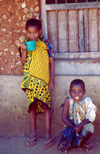 Kenya - Takaungu - Kilifi District, Coast Province: kids, Giriama tribe, part of the Mijikenda Coastal tribes - photo by F.Rigaud