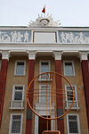 Bishkek, Kyrgyzstan: Constitutional Court - Corinthian order columns and the Kyrgyz symbol, the roof of a yurt - Erkindik boulevard - photo by M.Torres