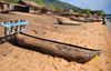 Cape Maclear / Chembe, Malawi: hand carved pirogue equipped with lanterns for night fishing - Nankumba Peninsula - photo by M.Torres