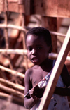 Ilha de Moambique / Mozambique island: surprised boy - rapaz surpreendido - photo by F.Rigaud