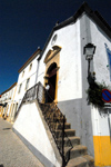 Portugal - Sardoal: chapel with elevated entrance - capela - photo by M.Durruti