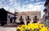 Viana do Castelo: praa da Repblic - a antiga Casa da Cmara (Domus Municipalis) e o chafariz / the old town hall - photo by M.Durruti