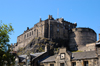 Scotland - Edinburgh: the castle from the backside - photo by C.McEachern