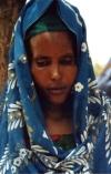 Berbera - Woqooyi Galbeed region, Somaliland: a shy face - young woman - photo by S.Montevecchi