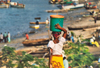 Tanzania - Tanganyika - Dar es Salaam / DAR : woman returning from the fish market - photo by N.Cabana