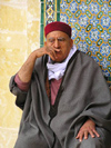 Tunisia - Kairouan: man and tiles (photo by J.Kaman)