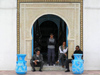 Tunisia - Kairouan: carpet shop - waiting for the tourists (photo by J.Kaman)