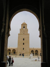 Tunisia - Kairouan: Great Mosque - arch and minaret (photo by J.Kaman)