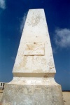 Tunisia / Tunisie / Tunisien - Jerba Island - Houmt Souq: obelisk that replaced the tower of skulls / tour des cranes (photo by M.Torres)