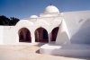 Tunisia / Tunisie / Tunisien - Jerba Island - Houmt Souq: Mosque of the Strangers - arches (photo by M.Torres)