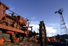 Solvang (California): pumpkins and rusting machinery - photo by F.Rigaud