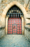 Czech Republic - Bouzov (Northern Moravia - Severomoravsk - Olomouc district): castle / Hrad Bouzov - medieval gate - photo by J.Kaman