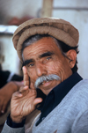 Karachi, Sindh, Pakistan: what do you think? - Gulraz Khan, a pathan working as a security guard in a private firm in Karachi - photo by R.Zafar